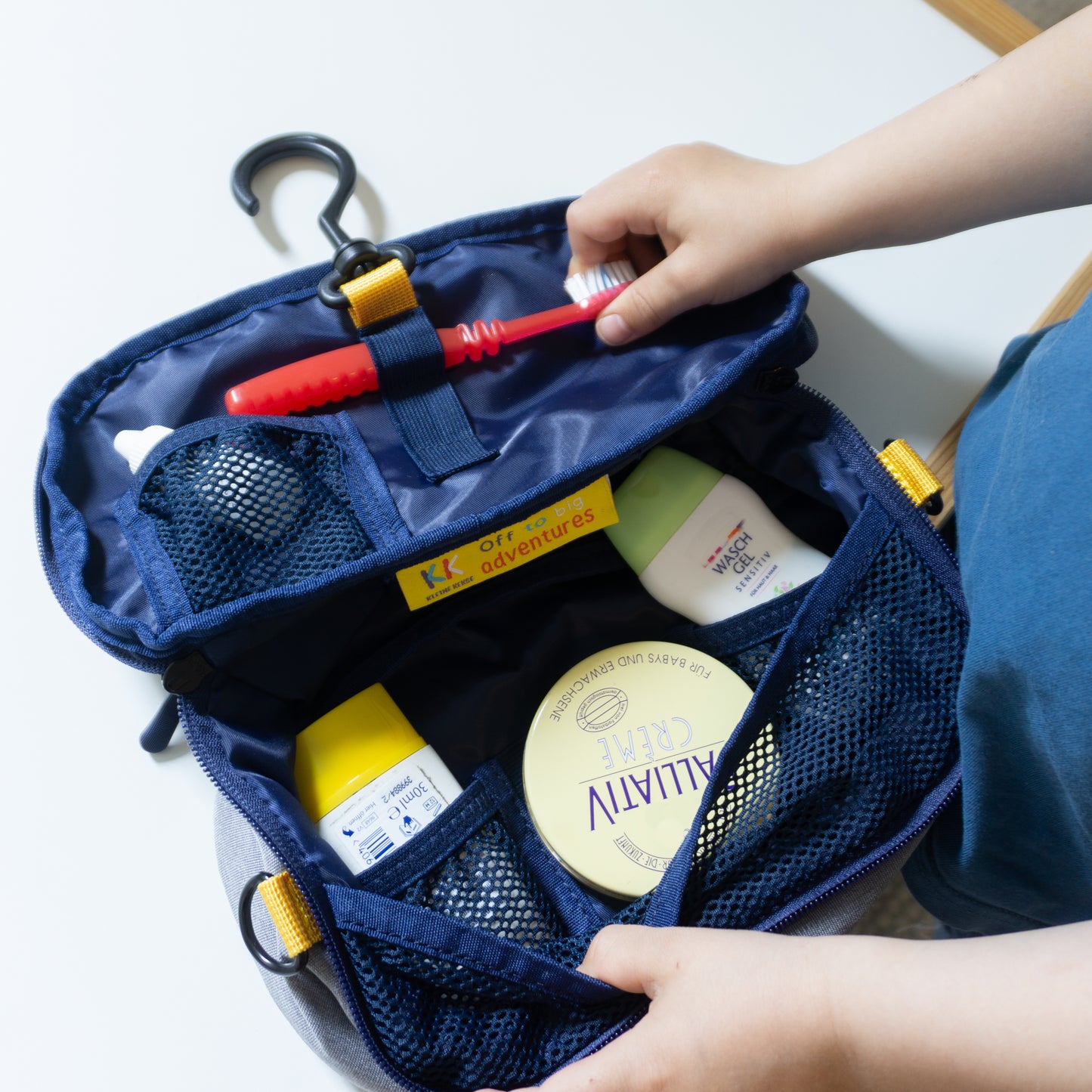 Kulturbeutel für Kinder zum Aufhängen, Rakete, Dino